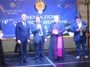 aNGELO STICCHIDAMIANI  SALUTA S.E. MOGAVERO (DIOCESI DI MAZZARA ) 