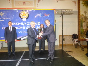 Nello Fisichella (  Sc  Etna)  premiato da  Maurizio Giugno