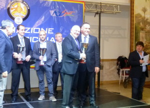 VINCENZO BARONE ( SC ETNA) PREMIATO DA  ARMANDO BATTAGLIA
