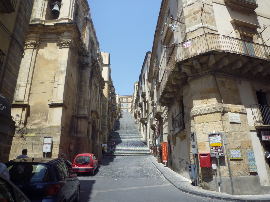 La Scala vista dalla Piazza Municipio