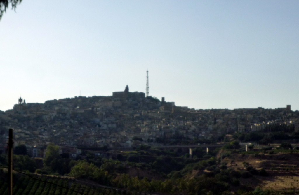 Caltagirone vista  da  contrada  Sfere