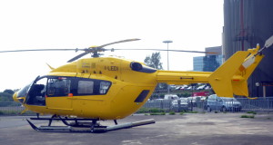 l'elicottero del 118 , parcheggiato  nel piazzale  dell'Unita' Spinale