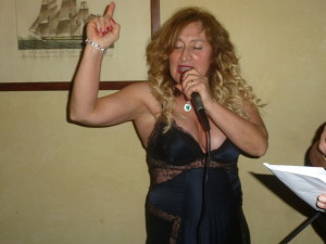 MARIA FACSETTO CANTA DA SOLA