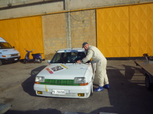 GIUSEPPE BARBAGALLO CON LA  R 5 GT TURBO CRISTALDI