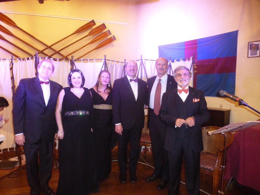 TOTI SAPIENZA CON IL SUO GRUPPO