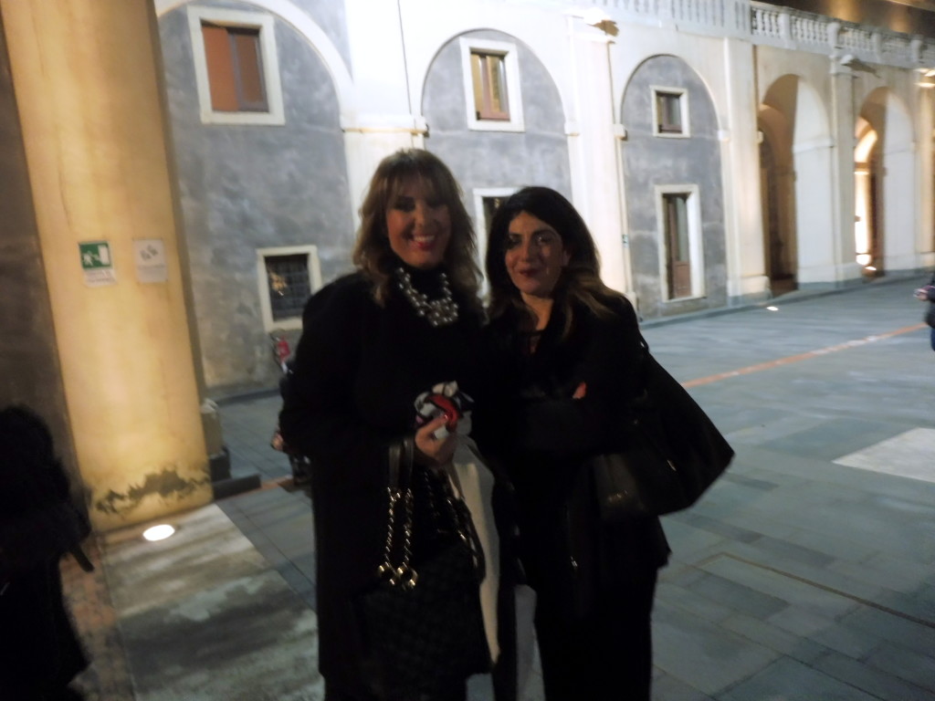 GIUSI MACCARRON E CON UNA AMICA