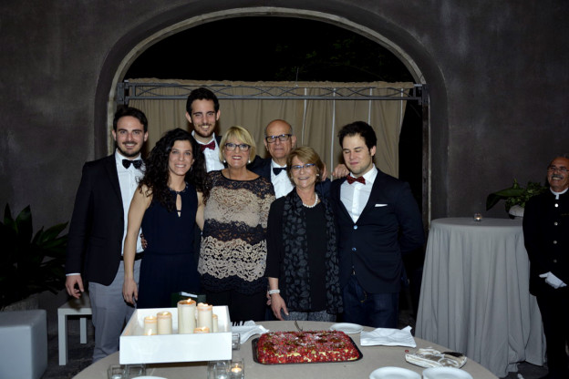 FOTO DI FAMIGLIA IN UN INTERNO