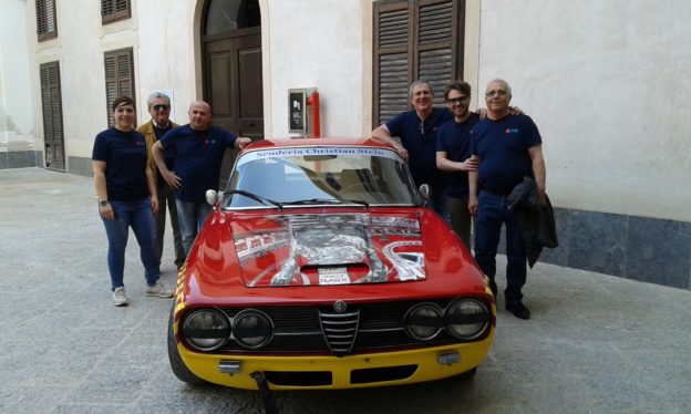 L'ALFA ROMEO 2600 COPUPE' COL COFANO DECORATO 