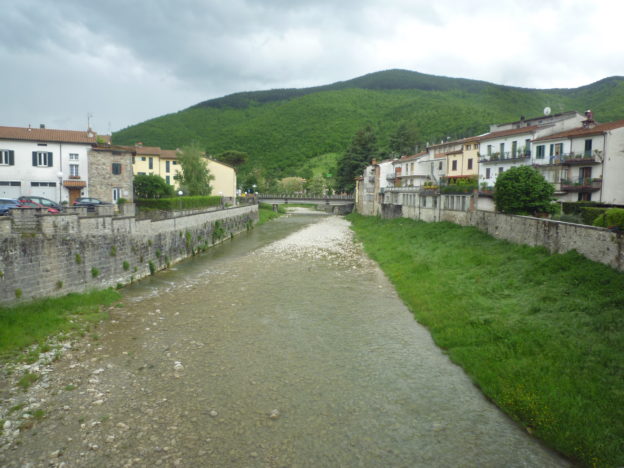 IL FIUME TEVERE CHE ATTRAVERSA PIEVE