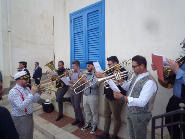 BANDA MUSICALE CON MOLTA FANTASIA DI BRANI