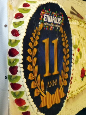 la maxi torta dell'undicesimo compleanno